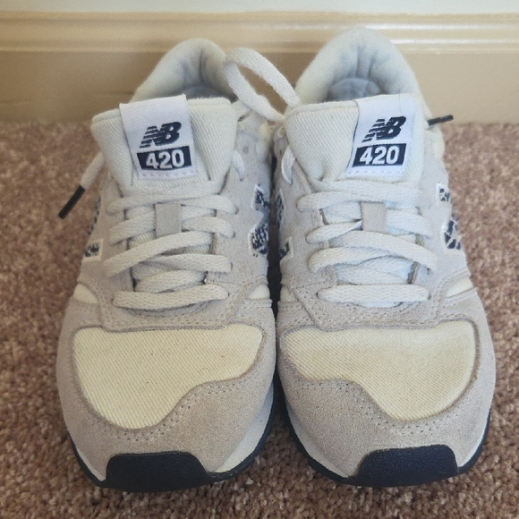 New Balance Kids' Cream and Black Sneakers - Picture 3 of 13